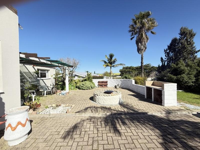 4 Bedroom Property for Sale in Bergzicht Western Cape